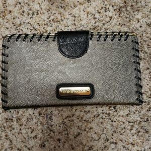 Flat Steve Madden wallet